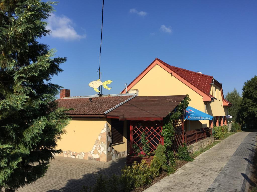 Отель Zlota Rybka Любневице Экстерьер фото